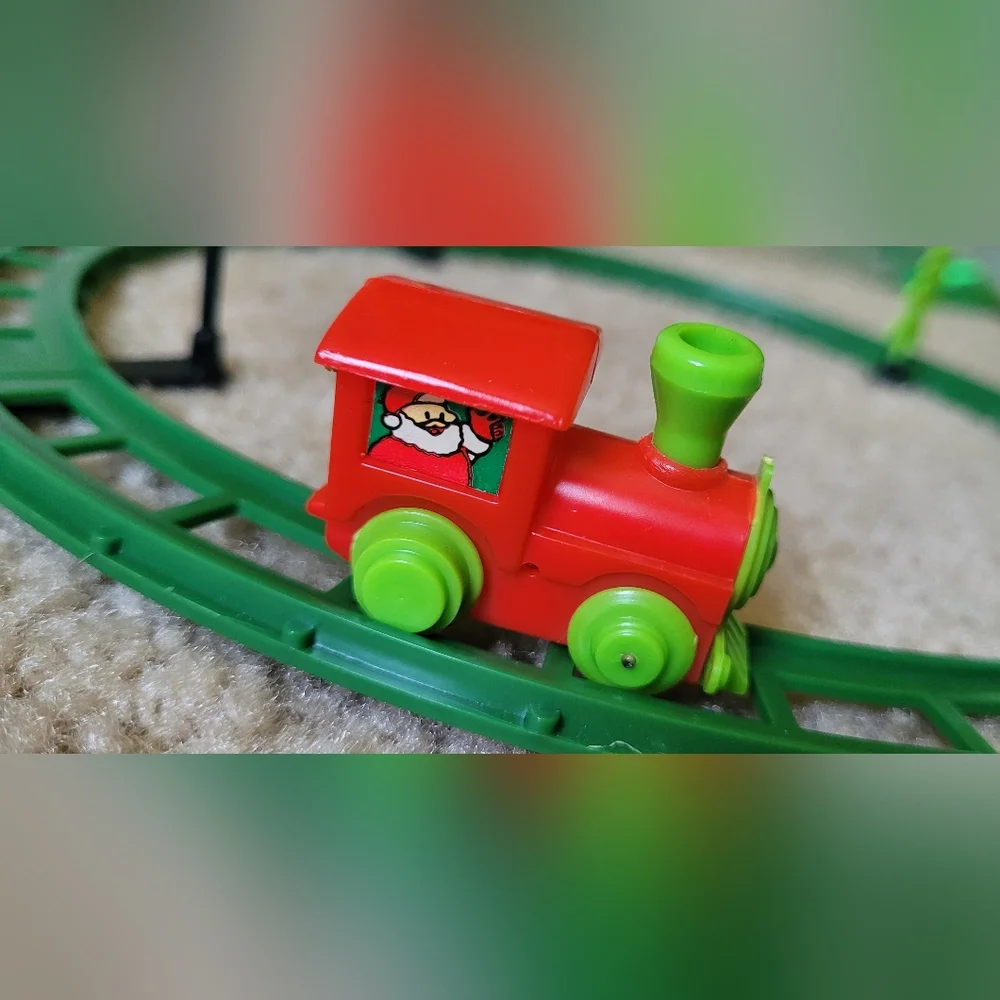Wind-up plastic christmas Santa train set & walking Santa Claus-14 pcs.